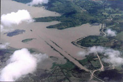 Flooding in Lake Managua after Hurricane Mitch in 1998, a natural disaster that posed significant challenges to the country.