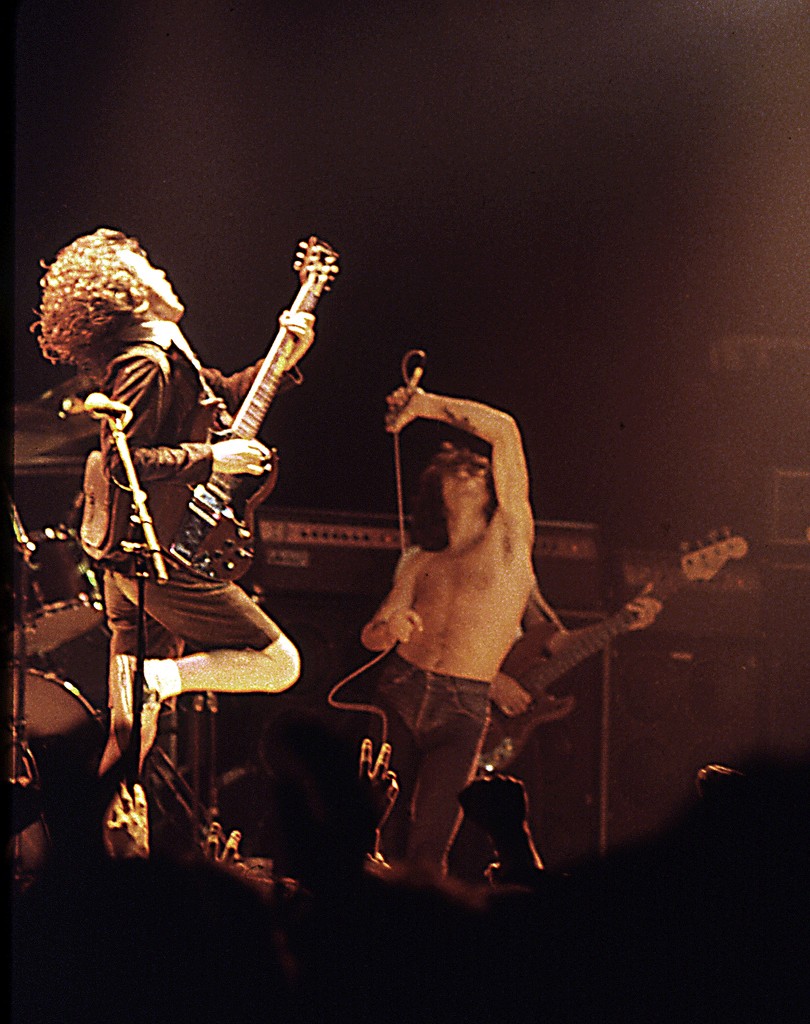 Berasal dari kancah pub rock Australia, AC/DC termasuk di antara artis musik terlaris di dunia.