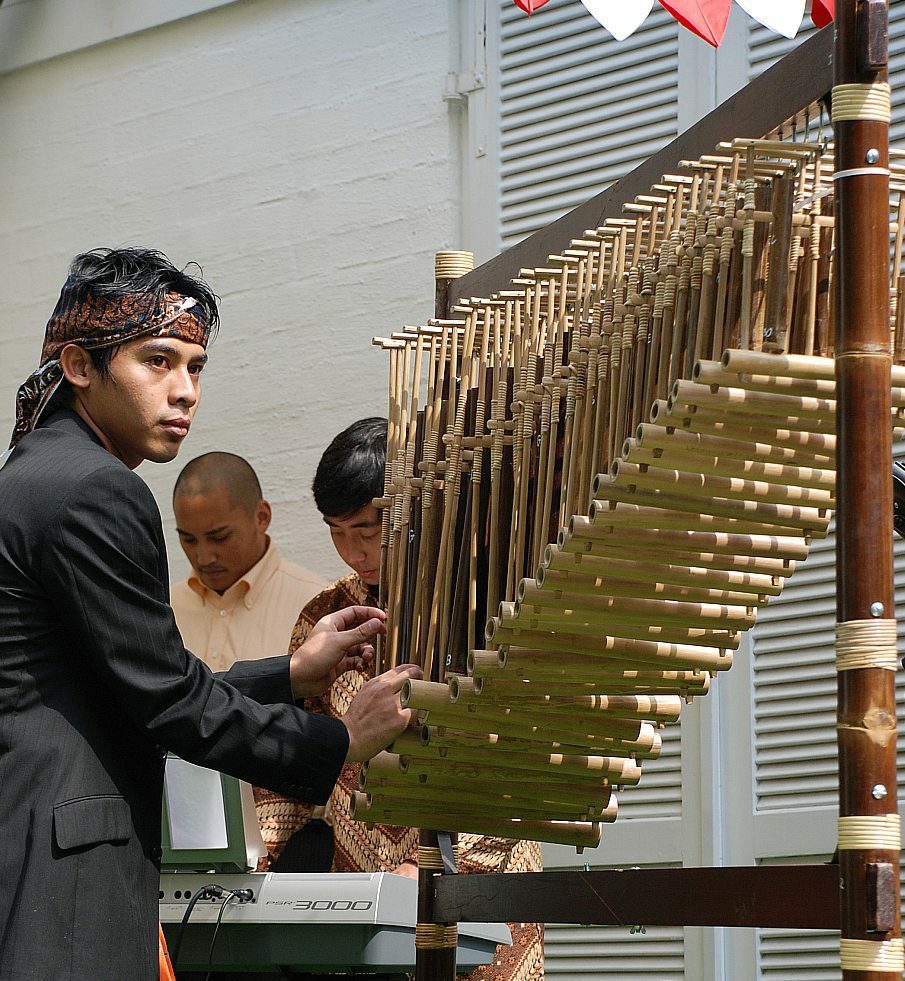 Nhạc cụ Angklung.