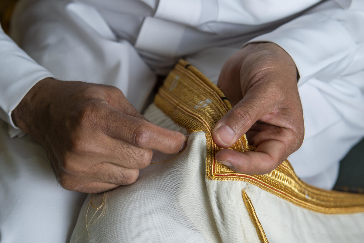 Bisht đang được may ở Al-Ahsa