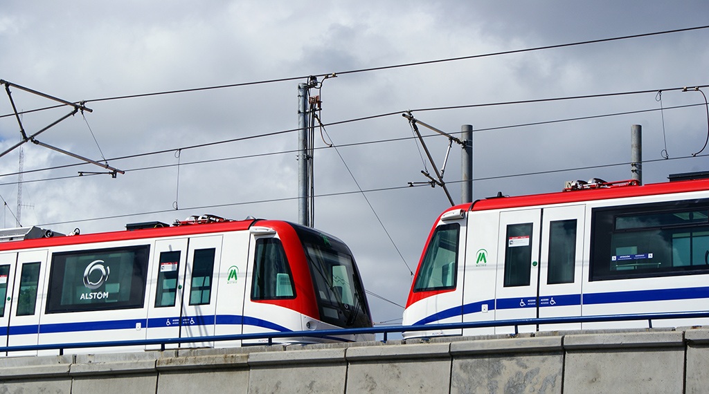 サントドミンゴ地下鉄で試験走行中の9000系車両