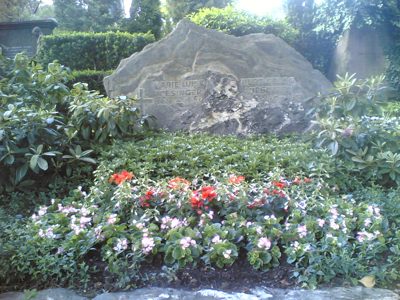 หลุมศพของคูร์ท เกออร์ค คีซิงเงอร์ในทือบิงเงิน