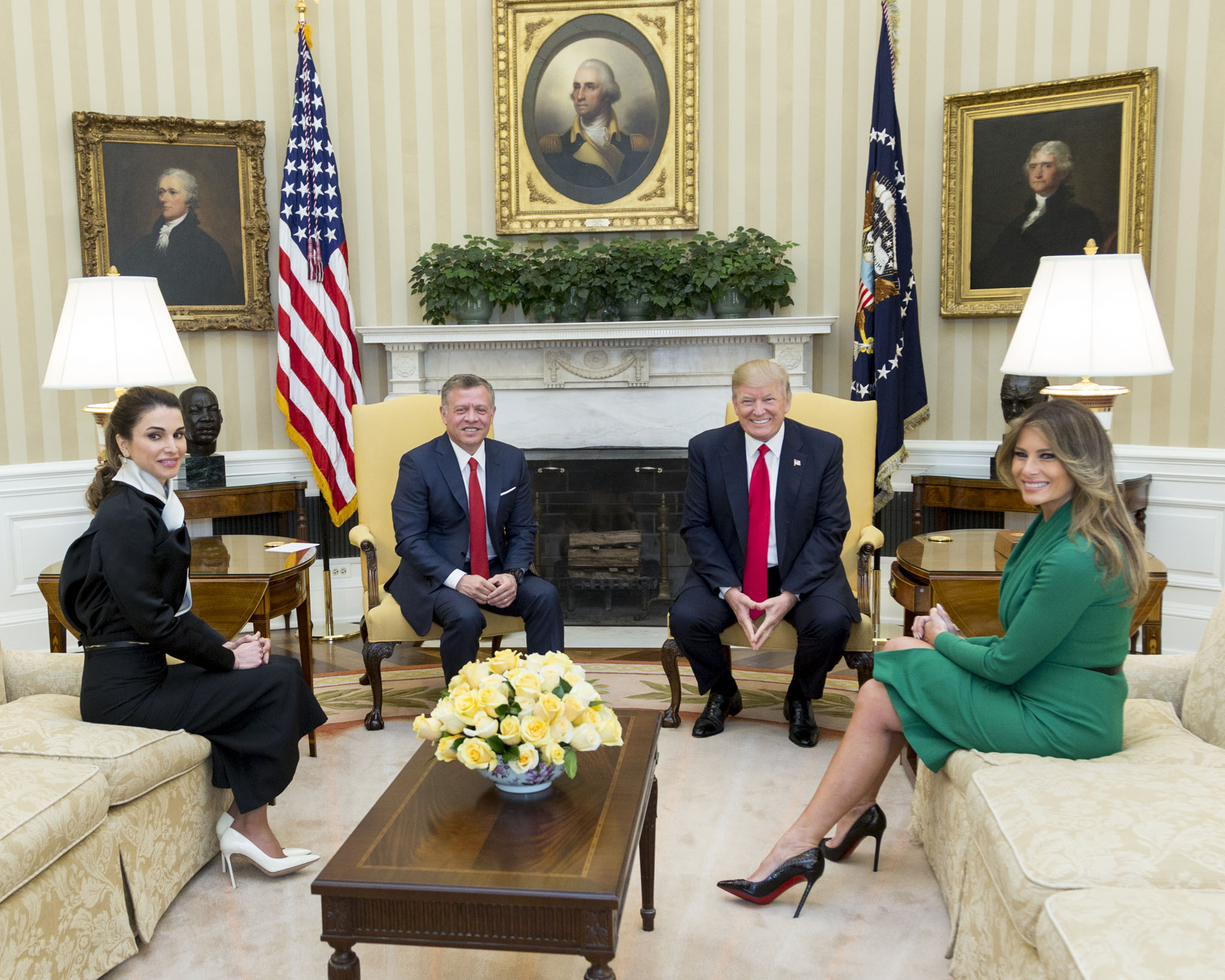 Presiden AS Donald Trump dan Ibu Negara Melania Trump bersama Raja Abdullah II dan Ratu Rania dari Yordania di Gedung Putih, 2017.