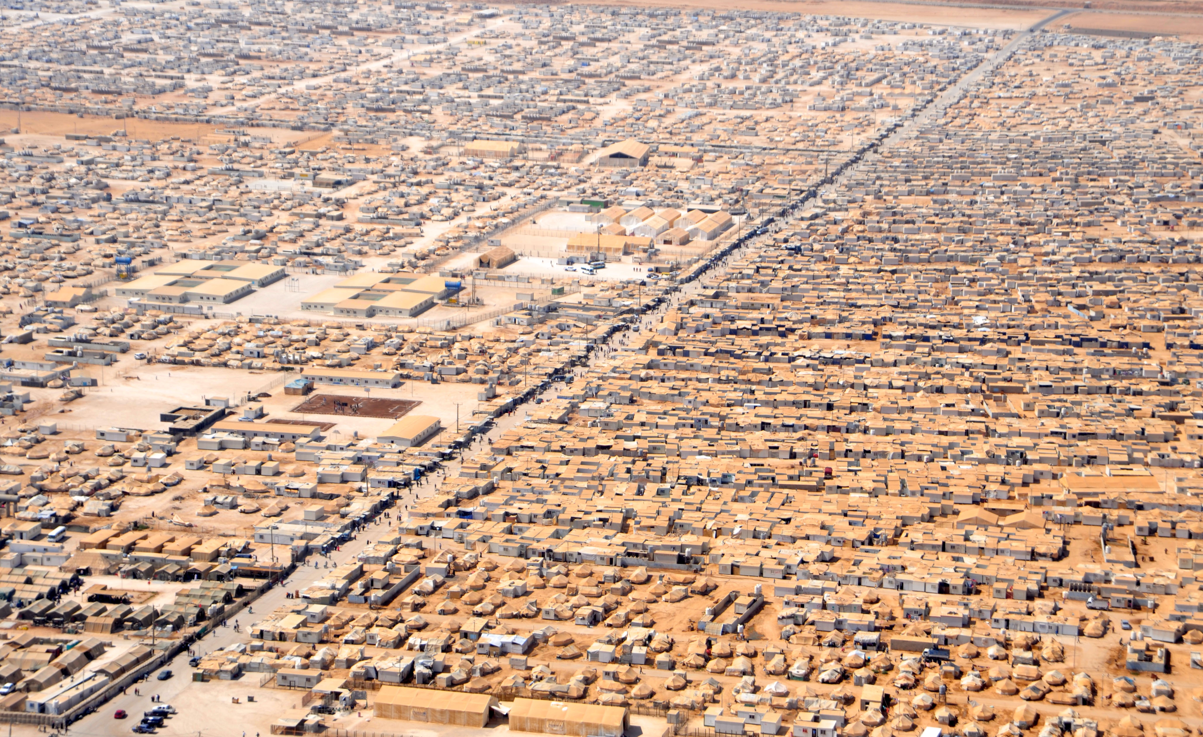 Pemandangan udara sebagian Kamp pengungsi Zaatari yang menampung 80.000 pengungsi Suriah, kamp pengungsi Suriah terbesar di dunia.