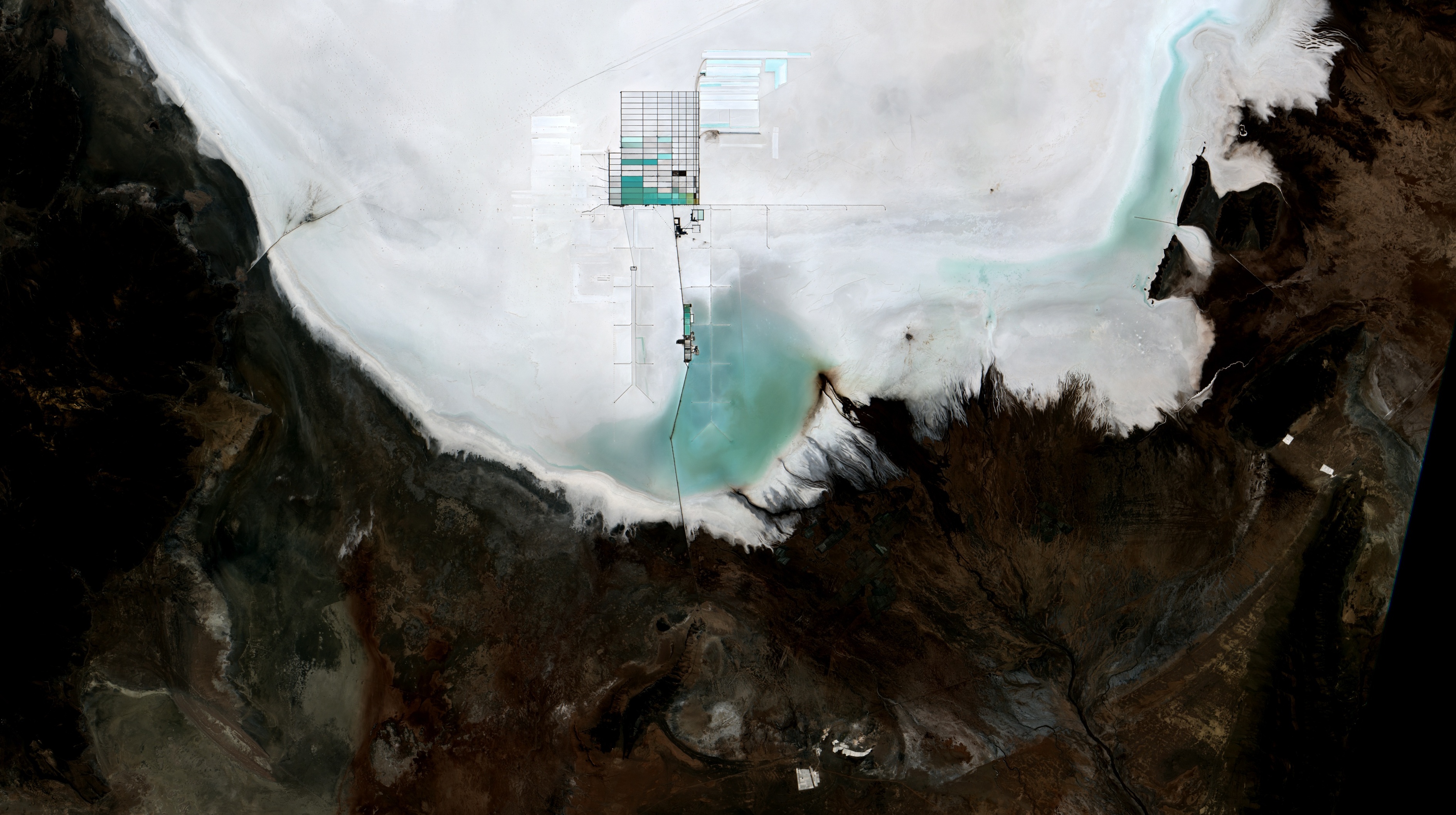 Satellite image of a lithium extraction facility at the Salar de Uyuni, showcasing the scale of operations.