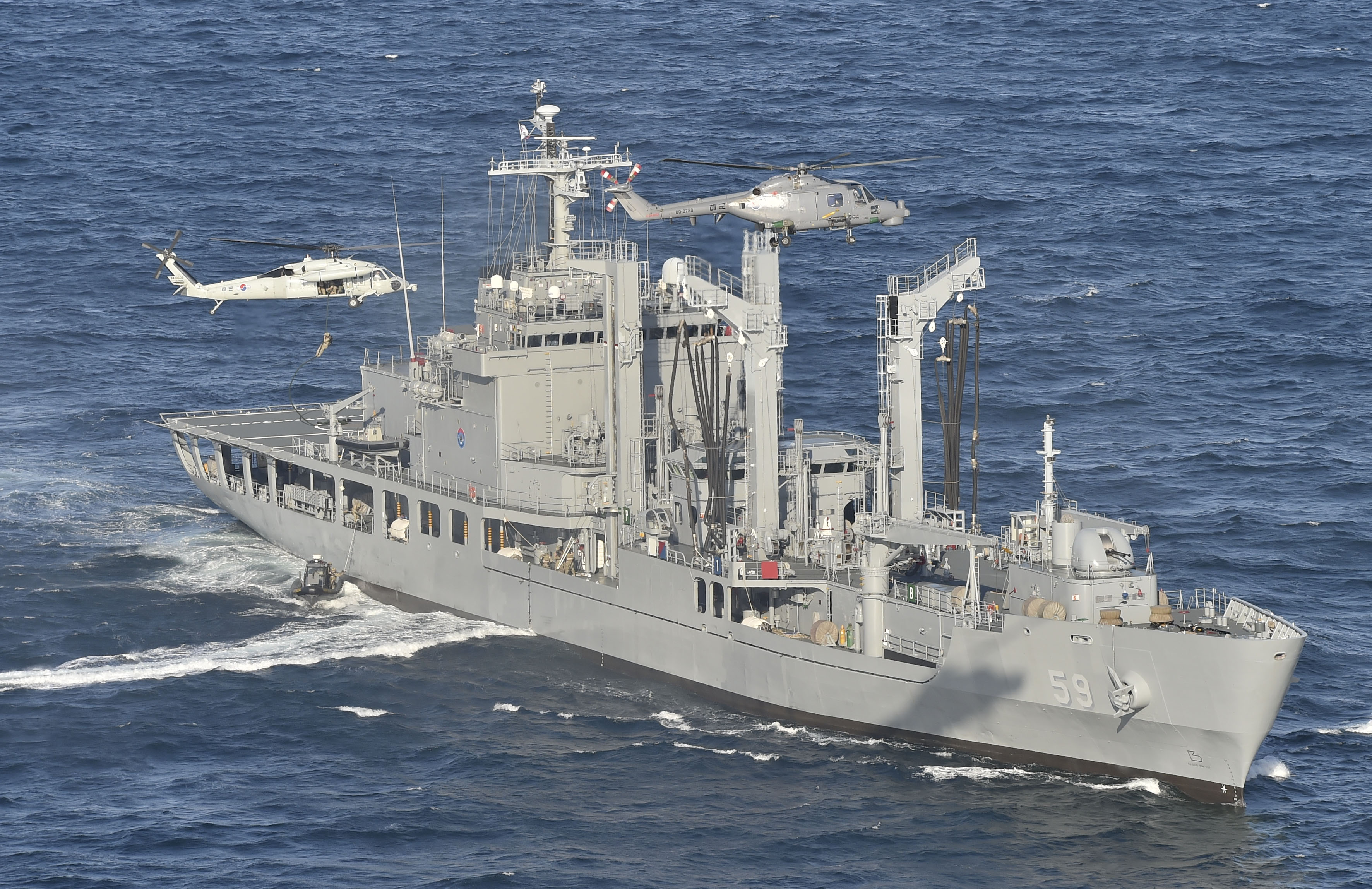 ROKS Hwacheon 대테러 훈련 중 (2015년 10월)