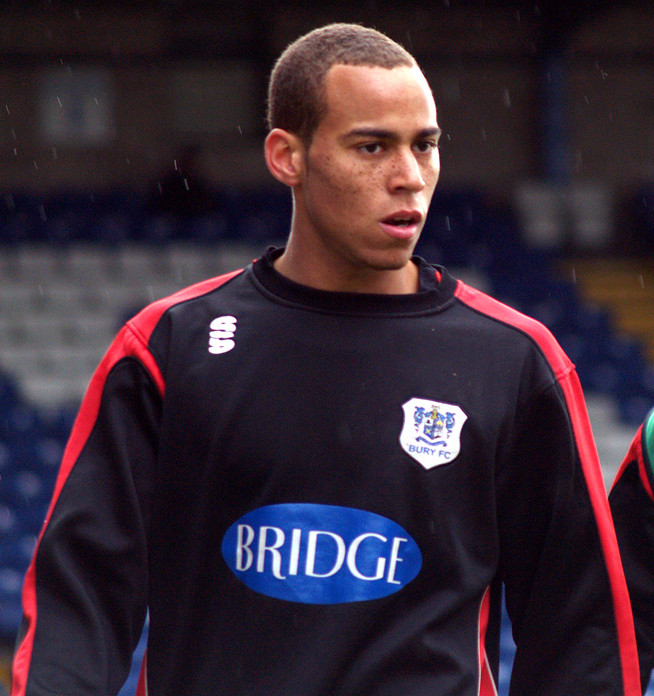 Elliott Bennett bermain untuk Bury F.C. pada tahun 2009.