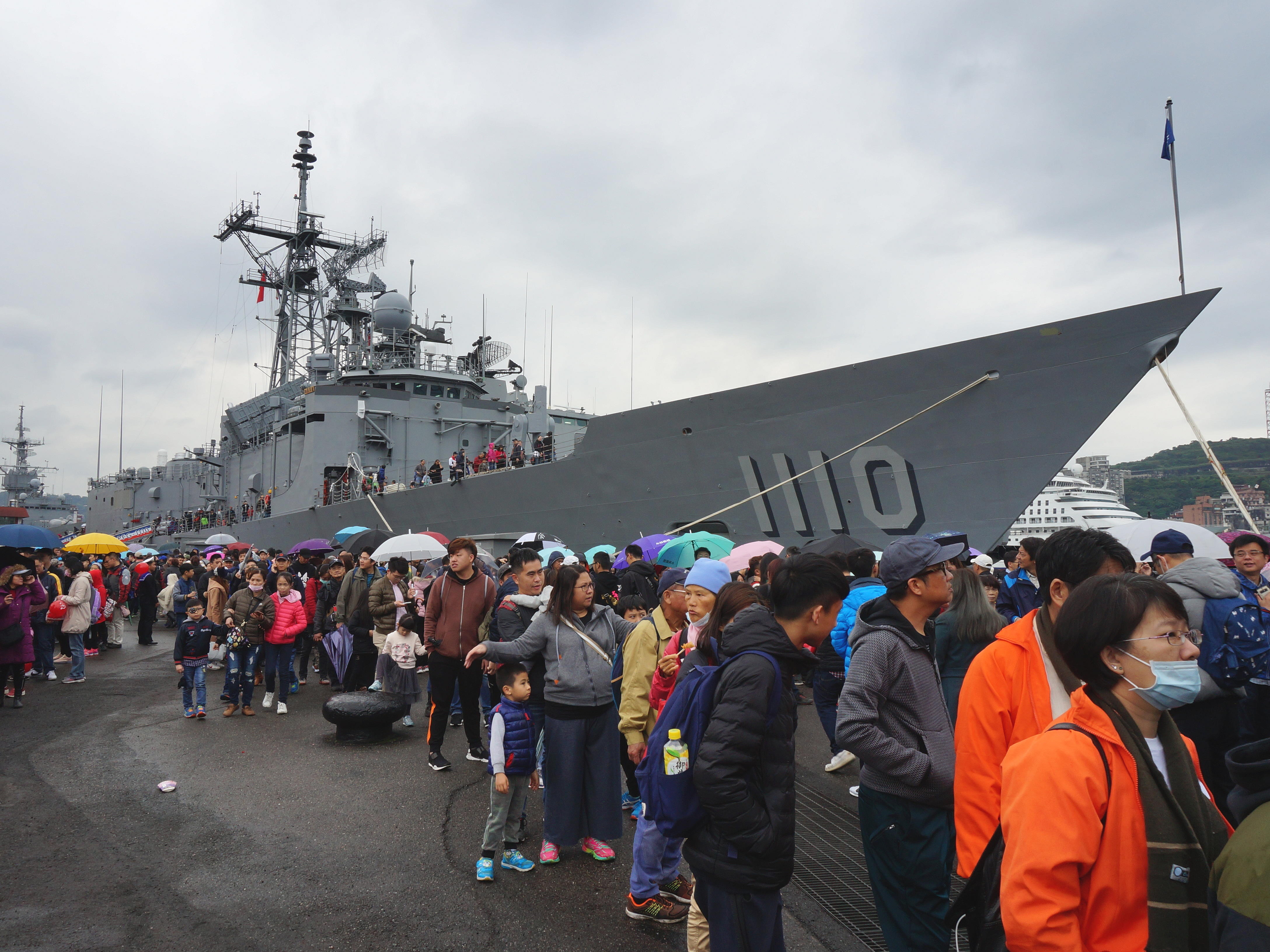 เรือพิฆาต ROCN Tian Dan (PFG-1110) ที่ท่าเรือจีหลง