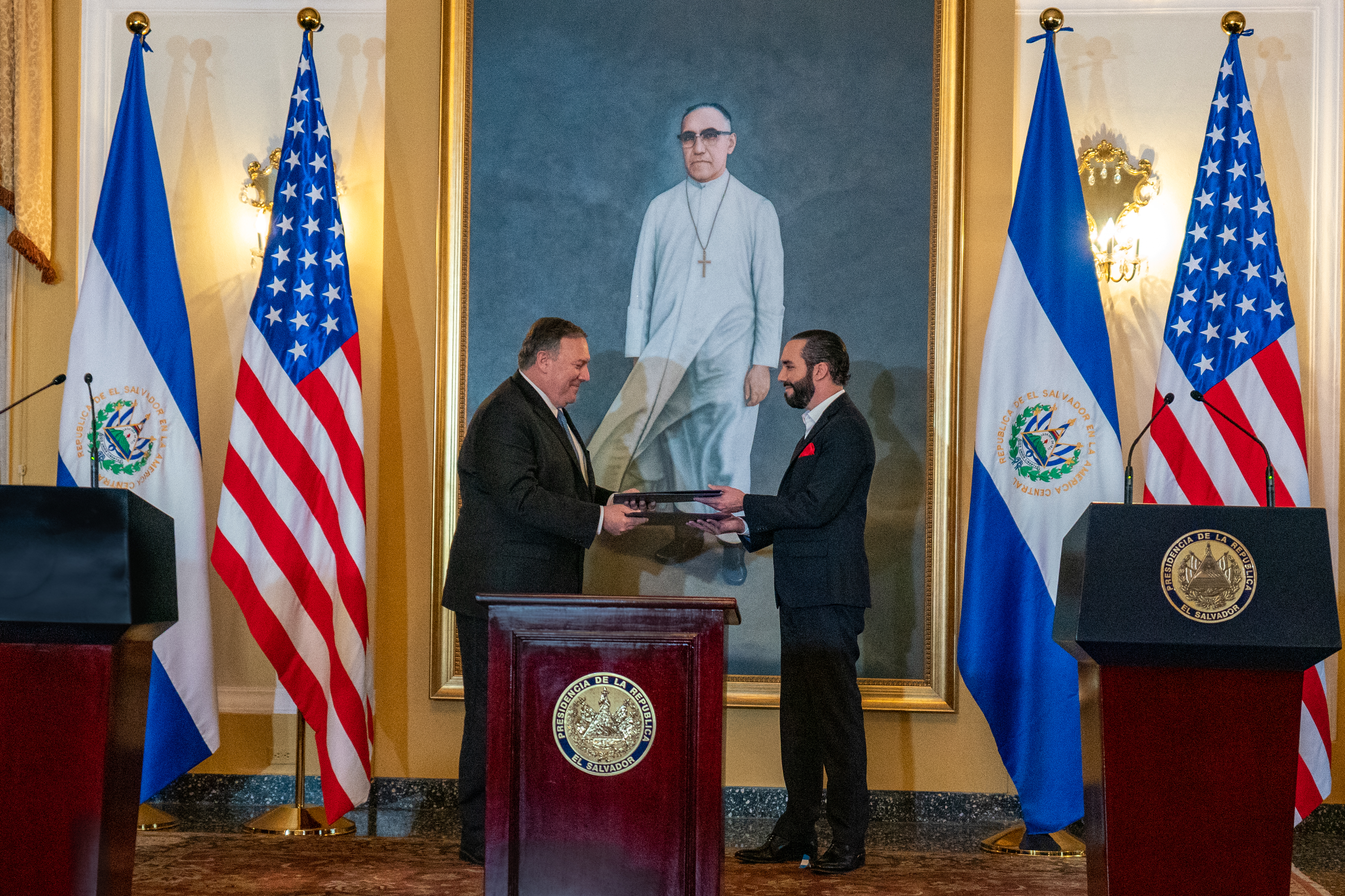  U.S. Secretary of State Mike Pompeo (left) with Salvadoran President Nayib Bukele (right) in July 2019, highlighting the historically close, though sometimes complex, relationship with the United States.