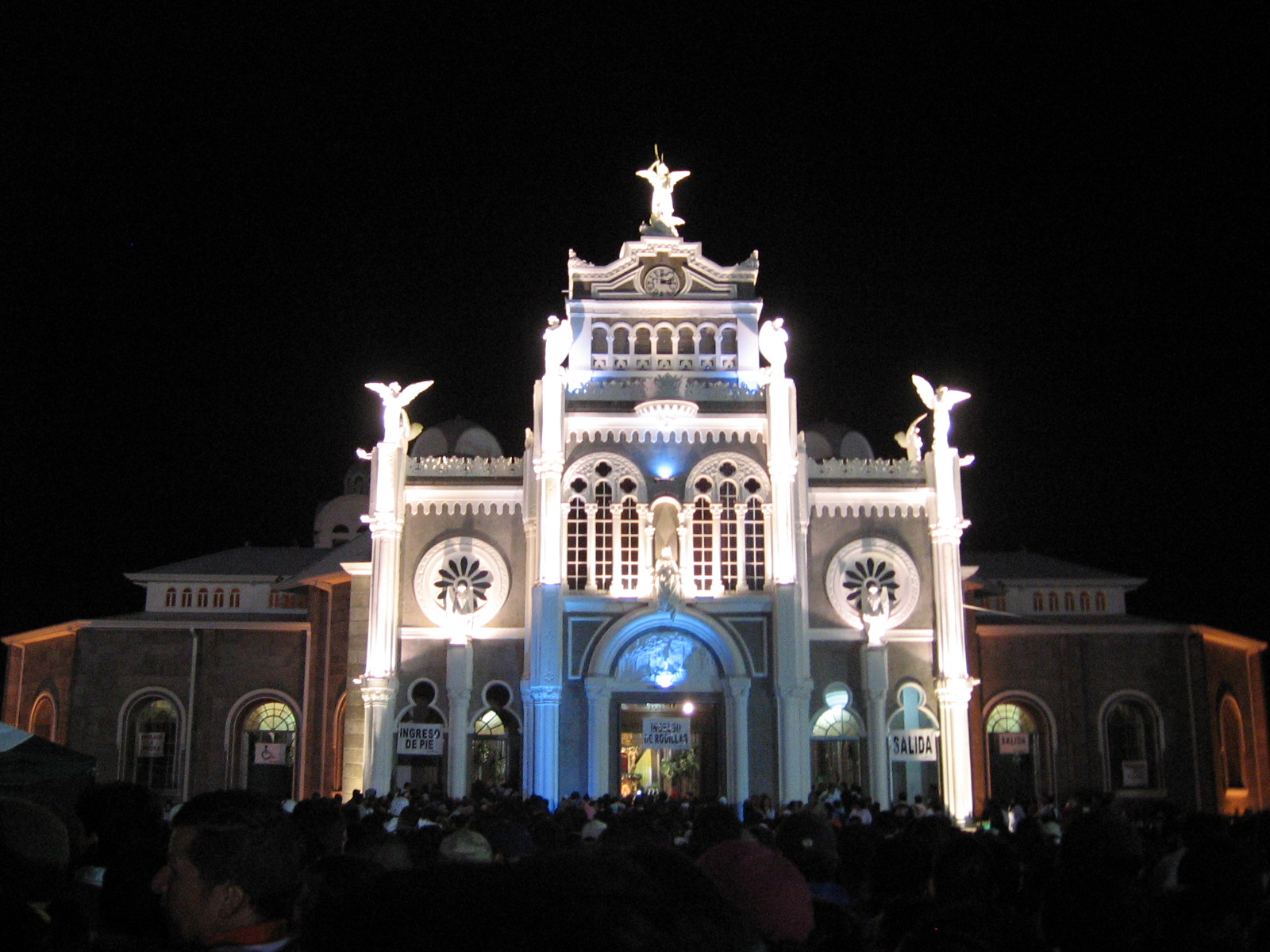 Basílica de Nuestra Señora de los Ángeles (Basilica of Our Lady of the Angels, Cartago), during the 2007 pilgrimage