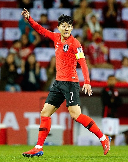 손흥민이 2019년 AFC 아시안컵에서 대한민국 대표로 뛰고 있다.
