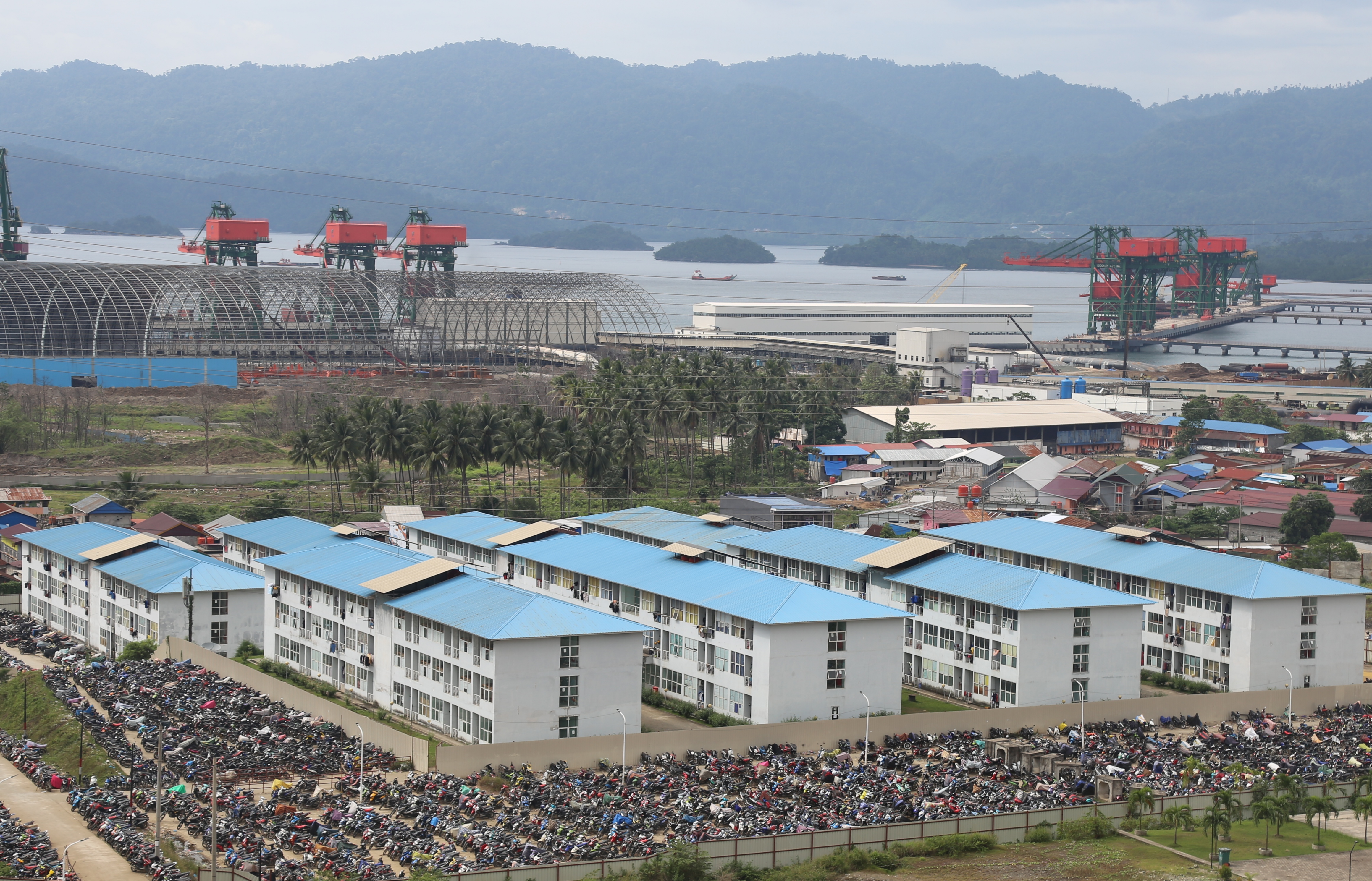 Khu công nghiệp Morowali chủ yếu phục vụ các ngành công nghiệp liên quan đến nickel ở Huyện Morowali, Trung Sulawesi. Indonesia là nhà sản xuất nickel lớn nhất thế giới.