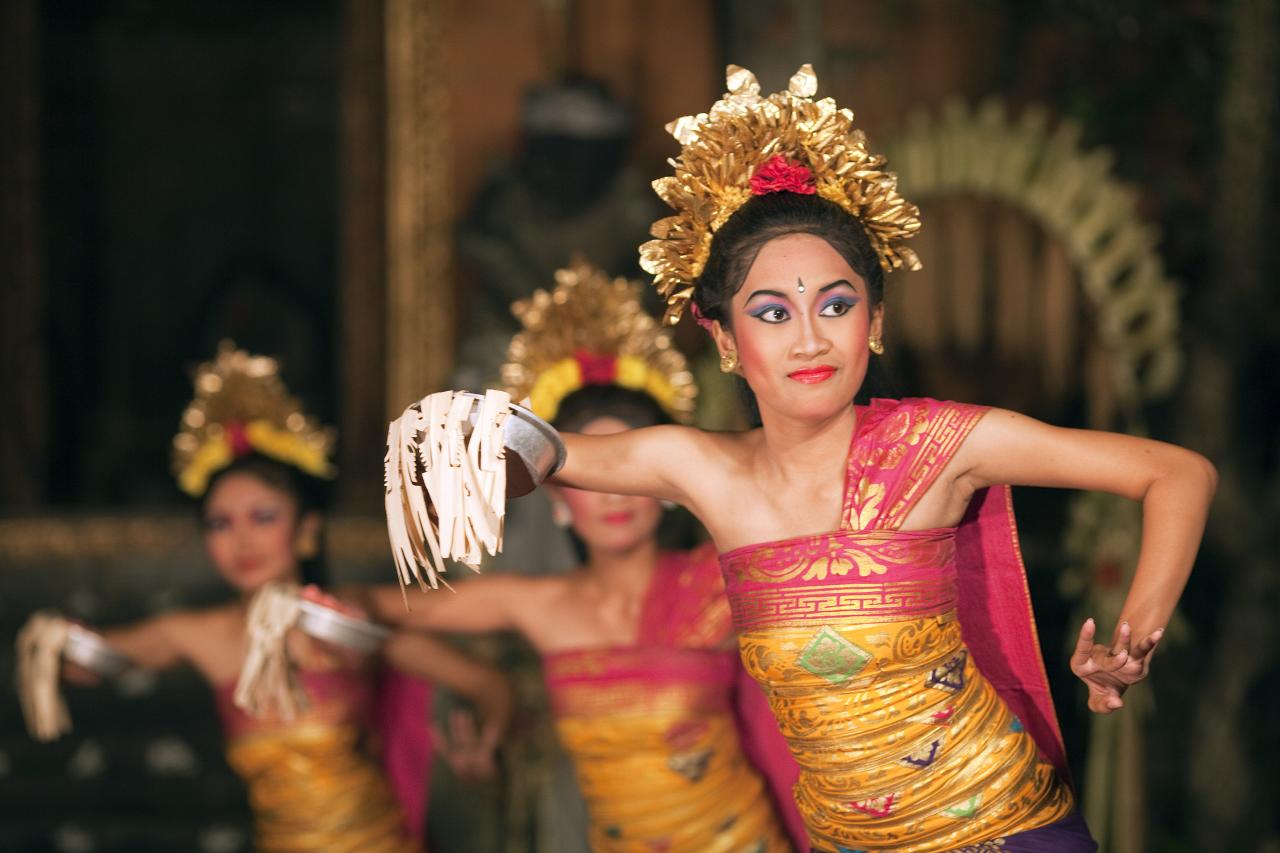Vũ điệu Pendet của người Bali.