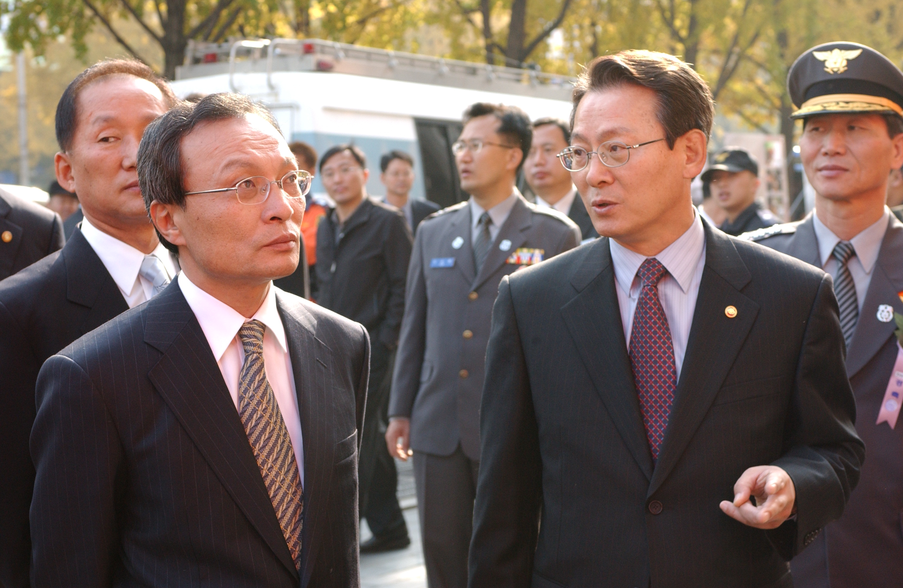 2004년 제42주년 소방의 날 기념식에 참석한 이해찬 국무총리