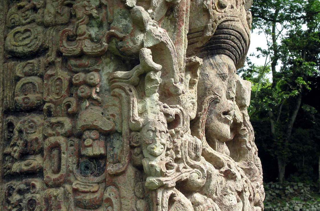Sebuah stela Maya, simbol lambang tamadun Maya Honduras di Copan