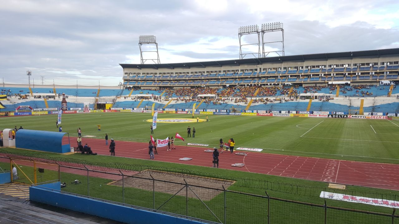 Estadio Olímpico Metropolitano di San Pedro Sula adalah gelanggang rasmi bola sepak dalam Kelayakan Piala Dunia FIFA.