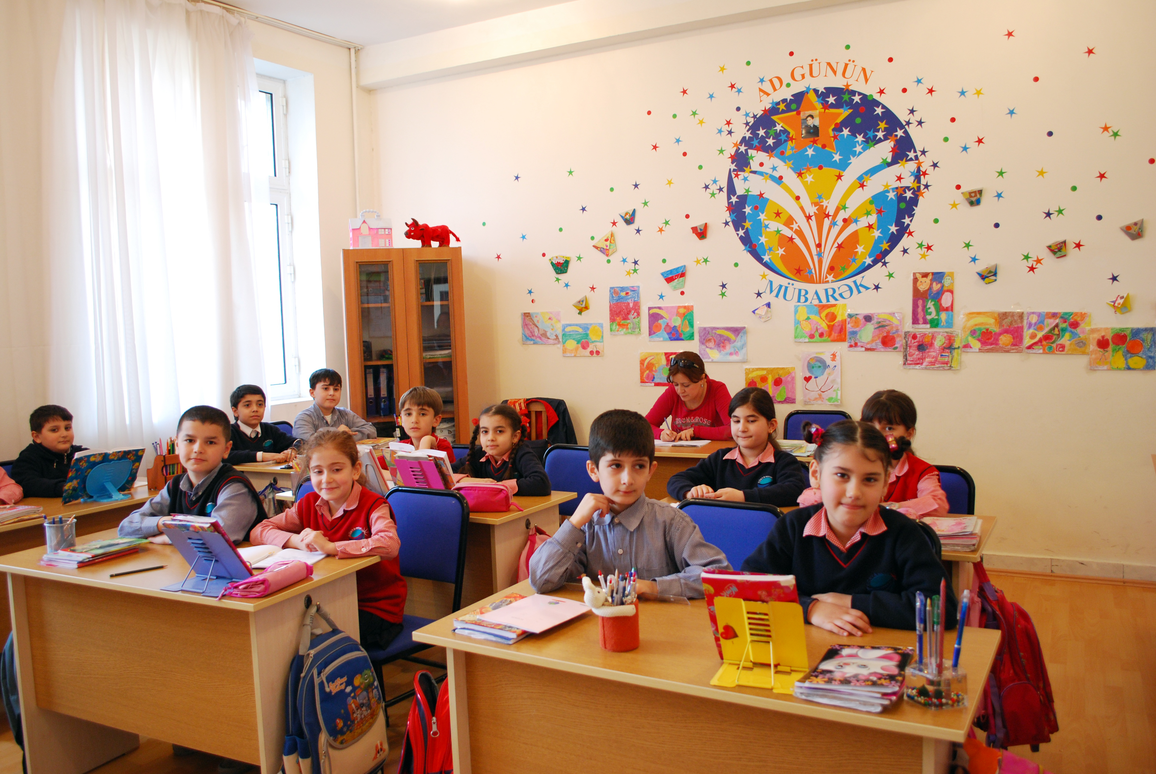 A classroom in Dunya School in Baku, representing modern educational institutions in Azerbaijan.