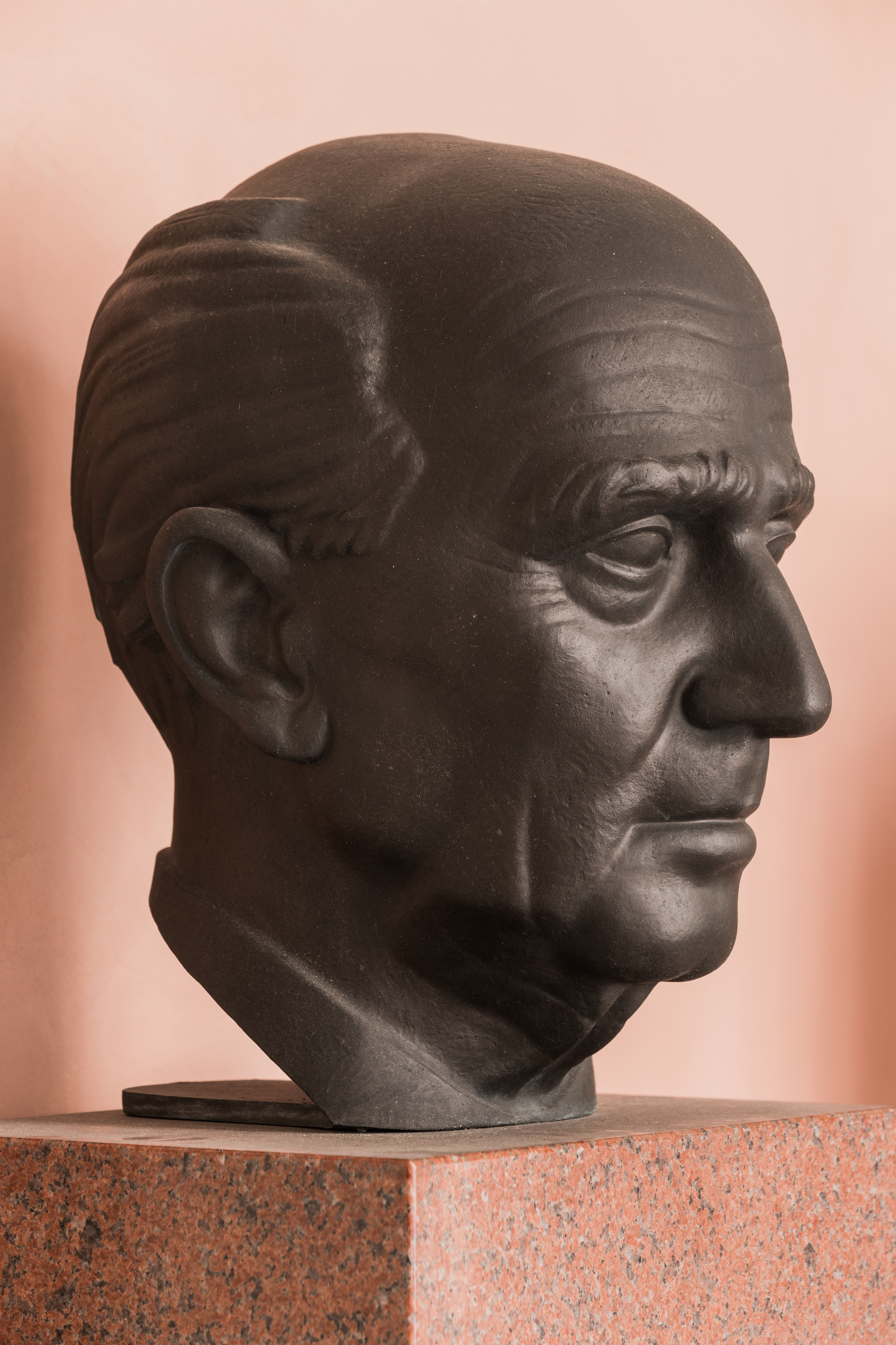 Bust Hans Kelsen di Universiti Vienna.
