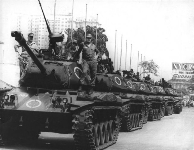 M41 tanks along Avenida Presidente Vargas, Rio de Janeiro, in April 1968, during the military dictatorship.