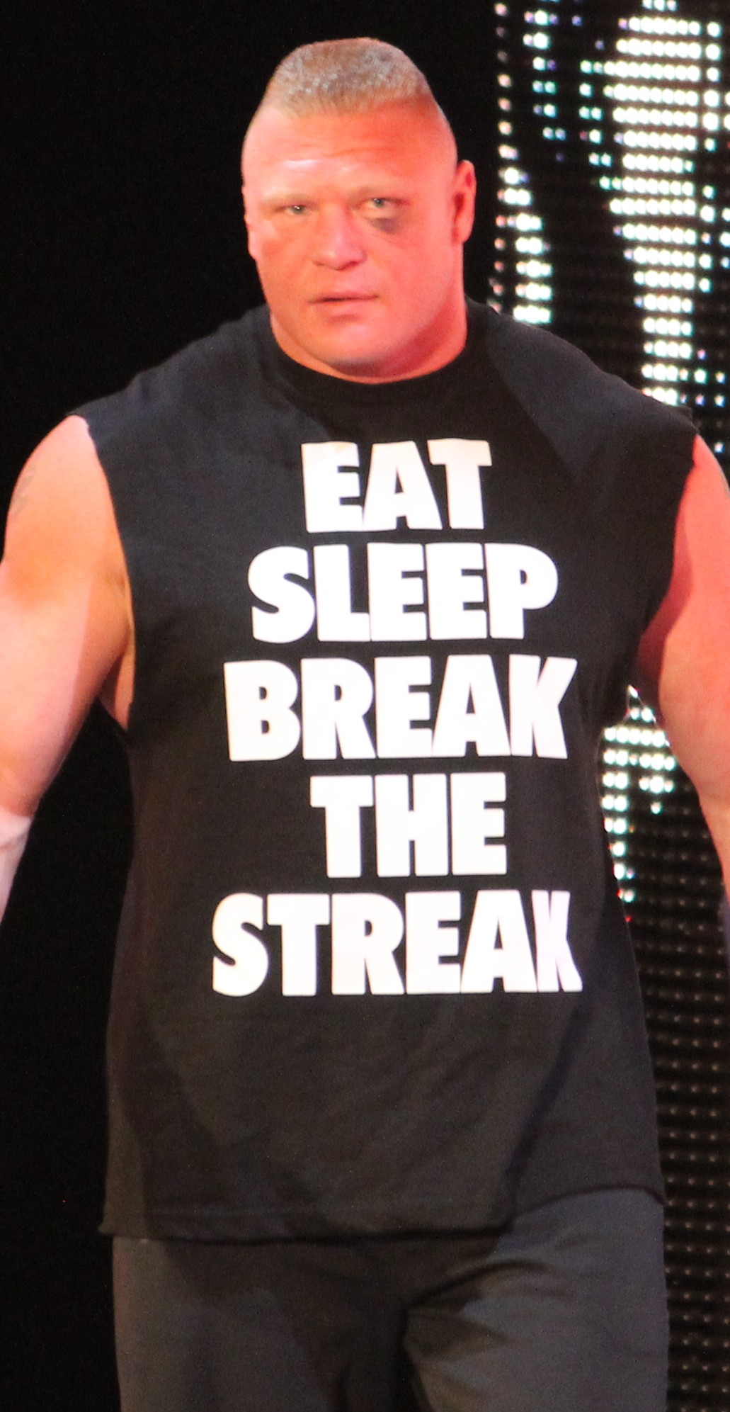 Lesnar menamatkan The Undertaker's rekod tanpa kalah WrestleMania pada 2014.