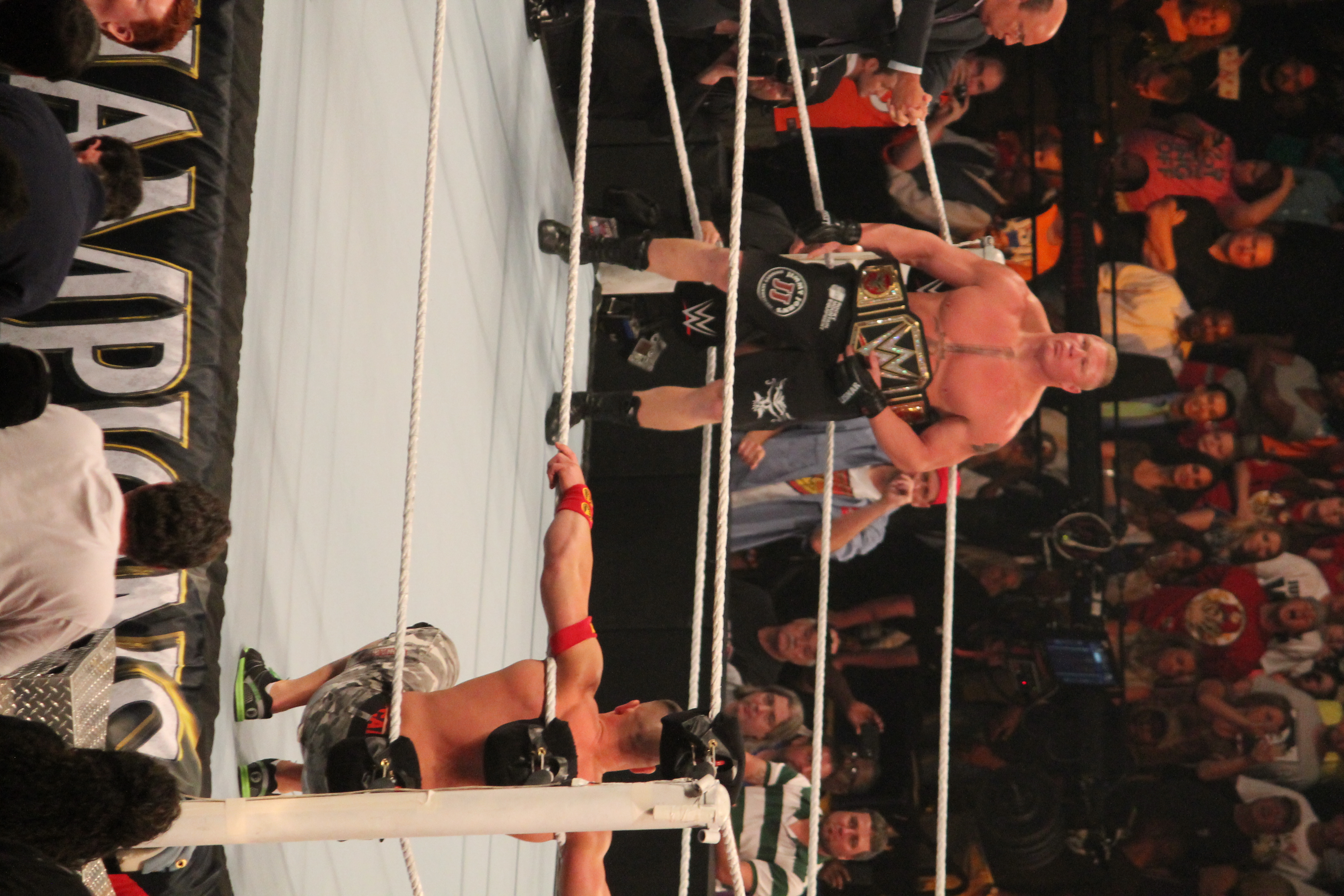 Lesnar, dengan WWE World Heavyweight Championship, di seberang gelanggang dari John Cena di Night of Champions pay-per-view pada September 2014.