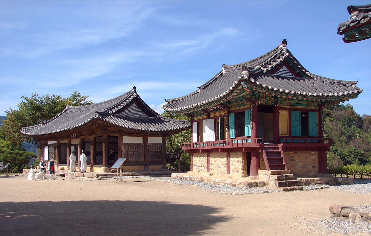 금병헌(왼)과 응청각(오른)