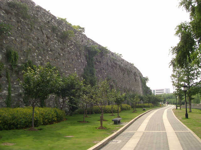 명나라 때 축조한 난징의 성벽