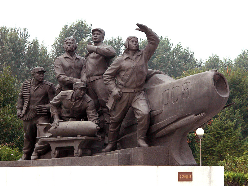 朝鮮人民軍空軍を記念する像。