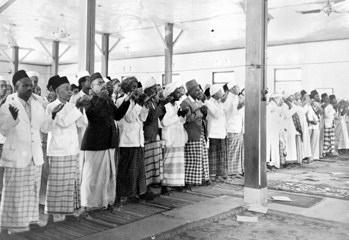 มีการจัดพิธีพิเศษและการละหมาดในมัสยิดกวิตัง (Kwitang mosque) ในจาการ์ตา (อินโดนีเซีย) หลังจากการเสียชีวิตของจินนาห์