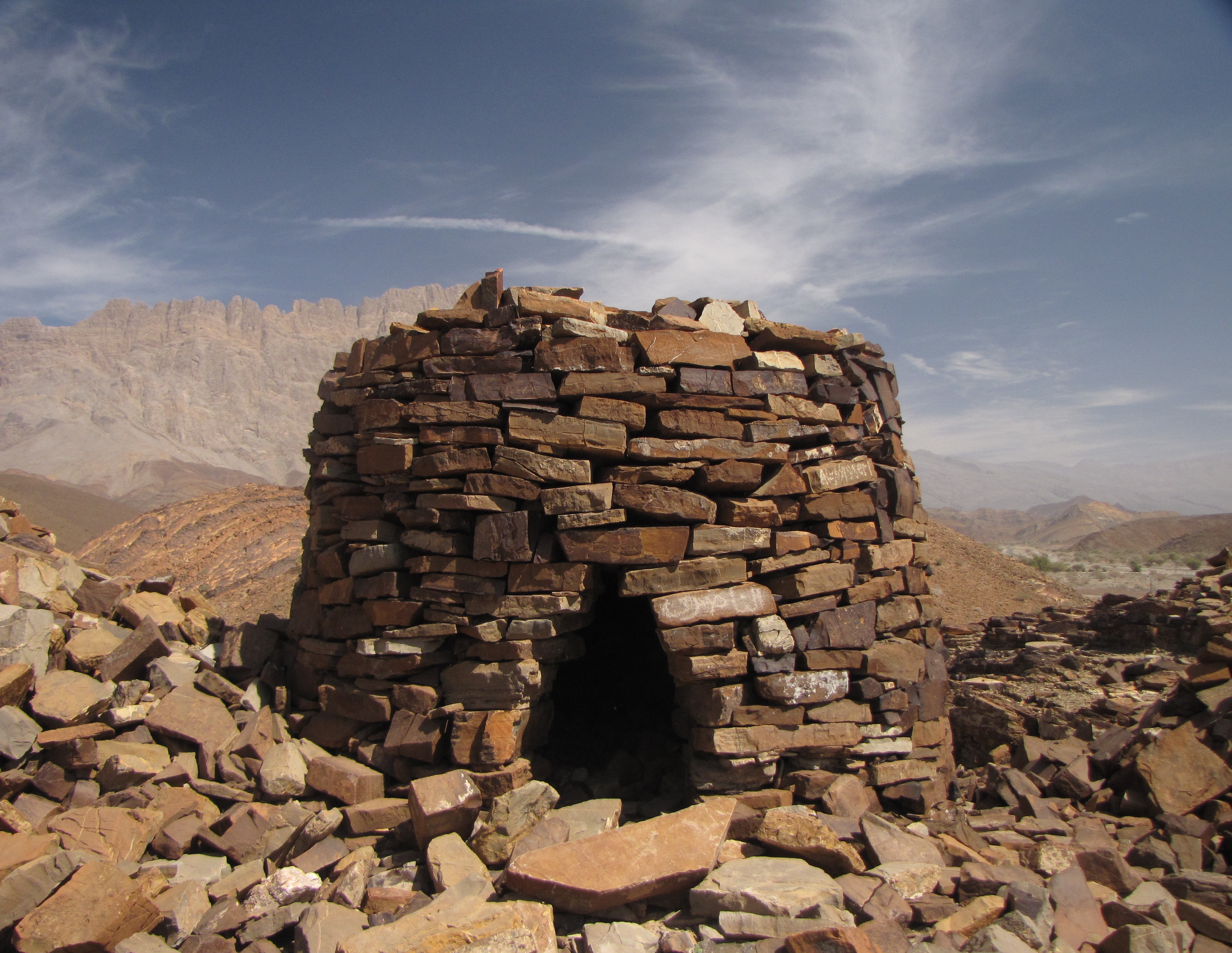 Situs Arkeologi Bat, Al-Khutm dan Al-Ayn di Ad Dhahirah, dibangun pada Milenium ke-3 SM, adalah Situs Warisan Dunia UNESCO.