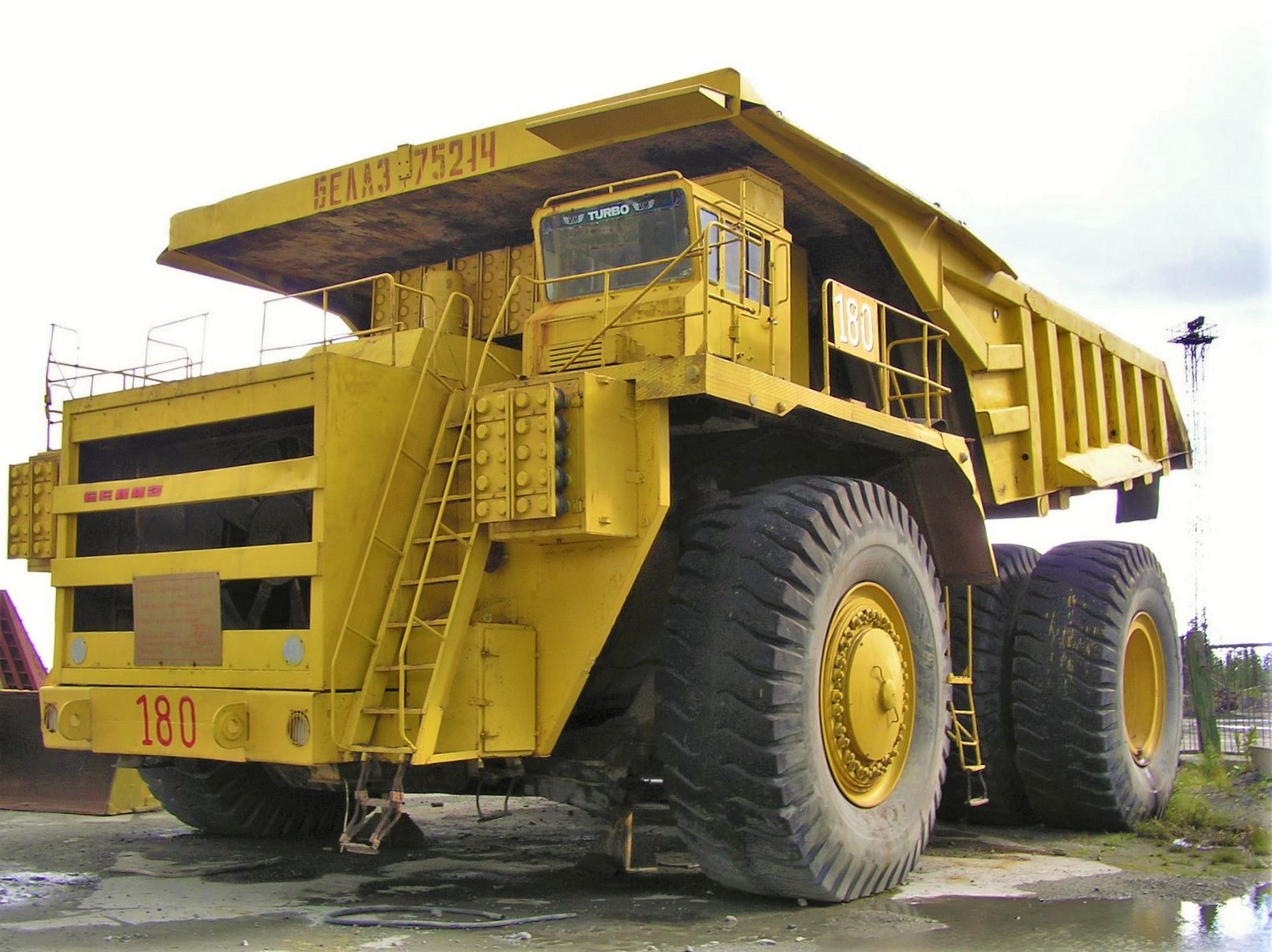 BelAZ 제조 홀트럭
