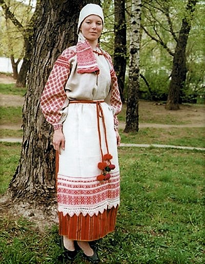 Belarusian women in traditional peasant attire, 2007.