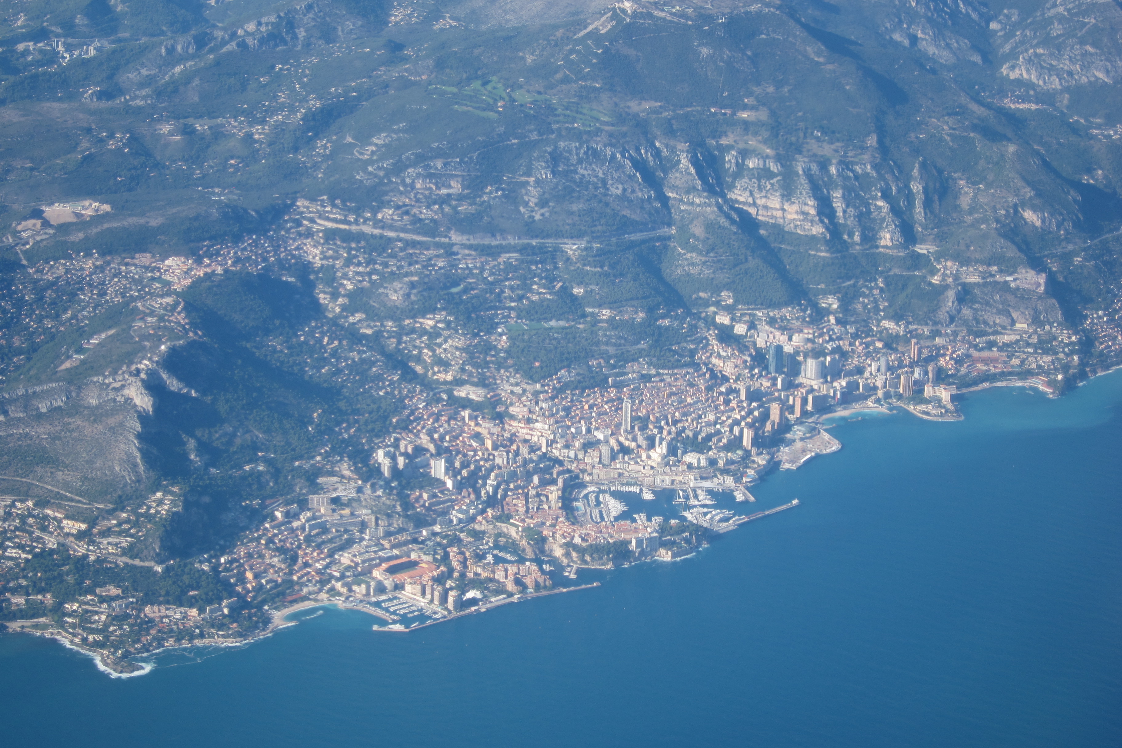 Ảnh toàn cảnh Monaco từ trên không