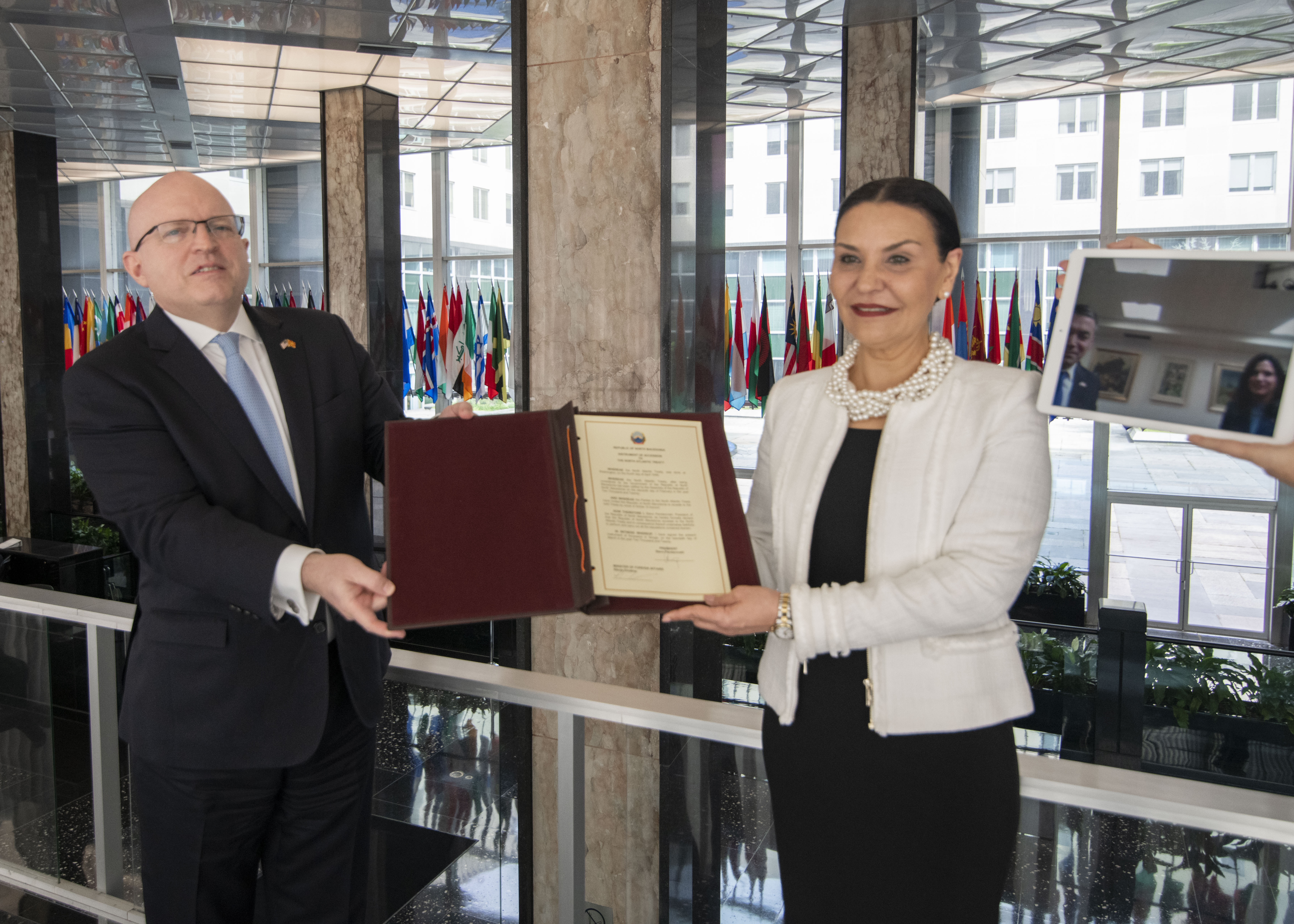 Makedonia Utara memperingati aksesi ke NATO di Departemen Luar Negeri AS.