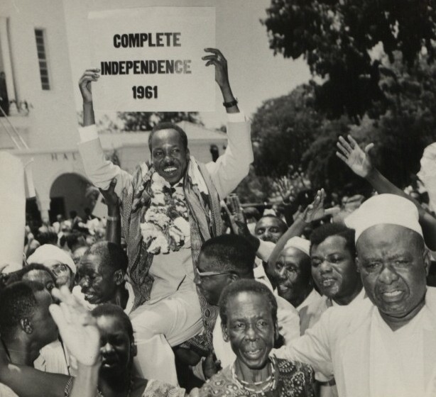 Julius Nyerere menuntut kemerdekaan politik untuk Tanganyika pada tahun 1961.