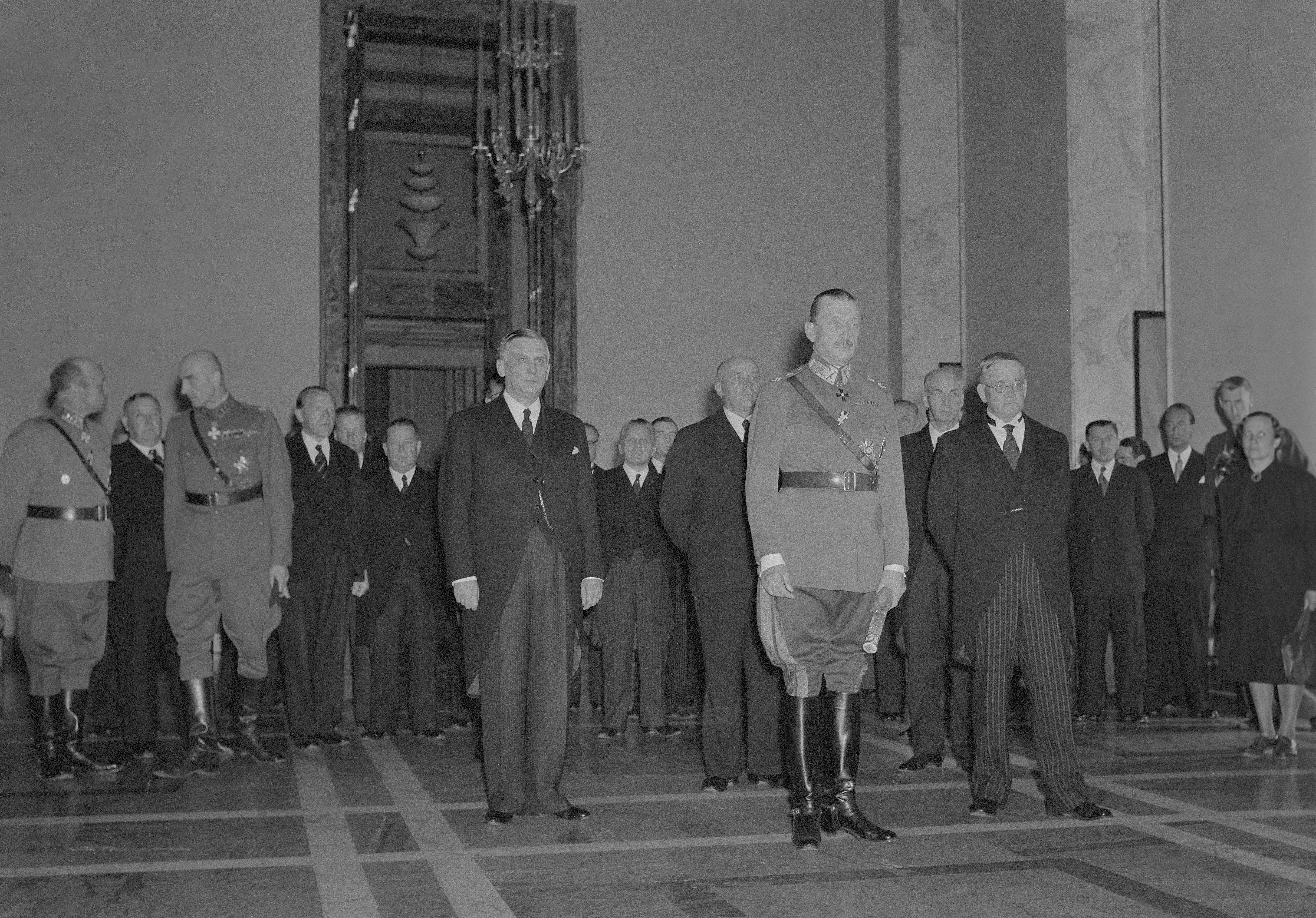 만네르헤임은 1944년 8월 초 의회에서 통과된 비상법에 의해 대통령으로 선출되었다.