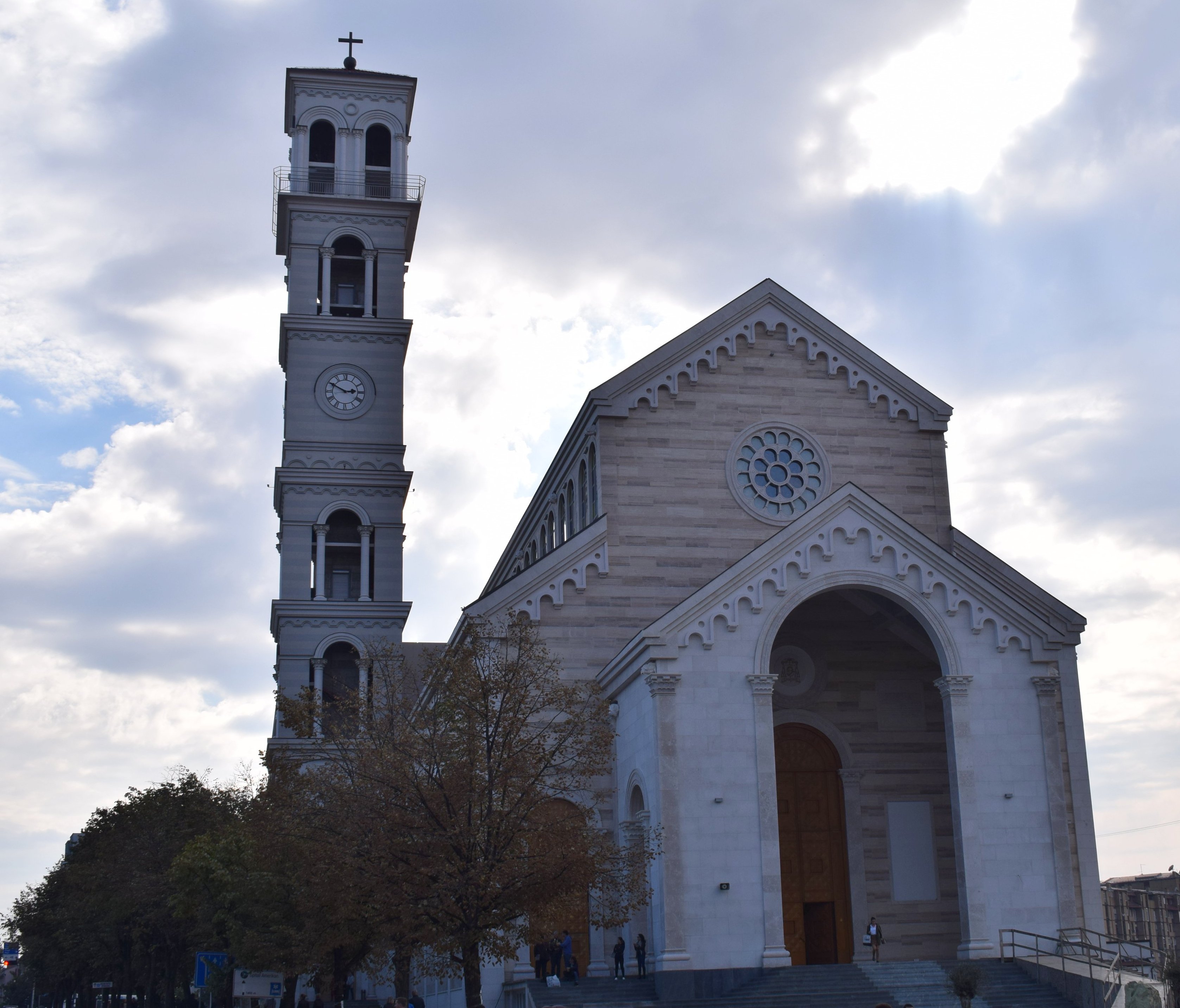 Nhà thờ Thánh Mẹ Têrêsa, Pristina, Pristina