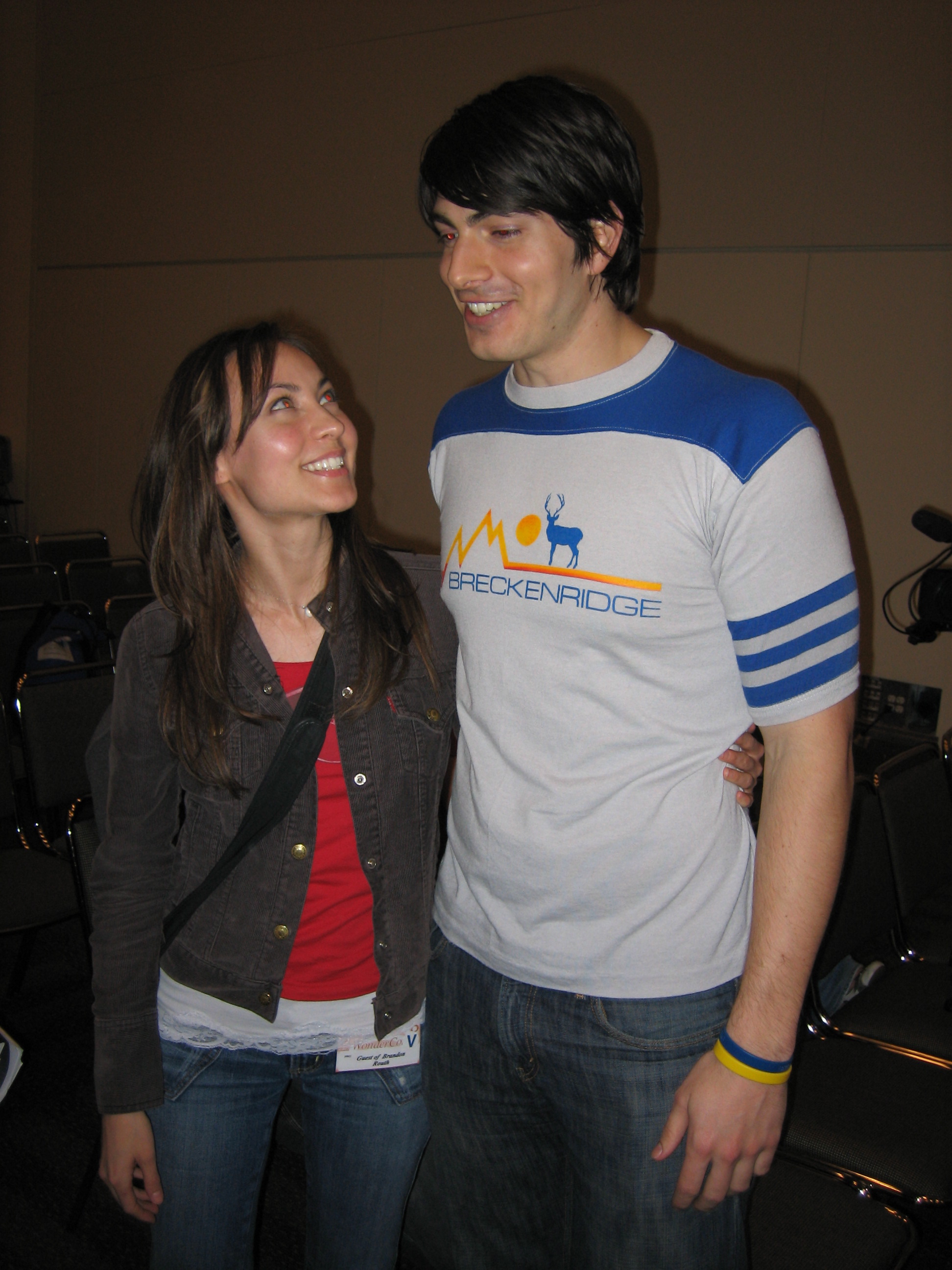 Courtney Ford dan Brandon Routh pada Februari 2006.