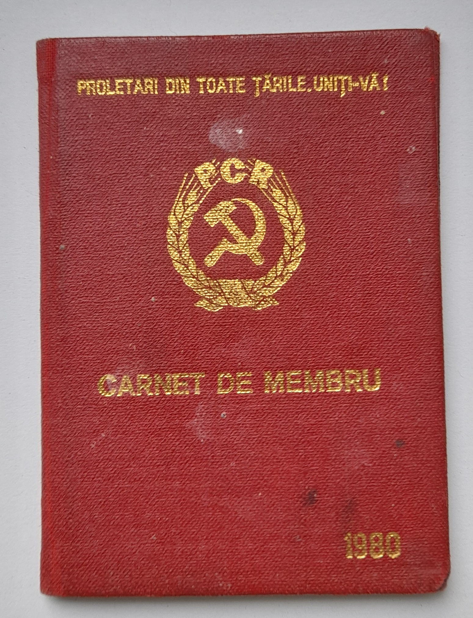 얇고 작은 루마니아 공산당(PCR) 회원증/서류. 1980년 제작. 당의 상징과 