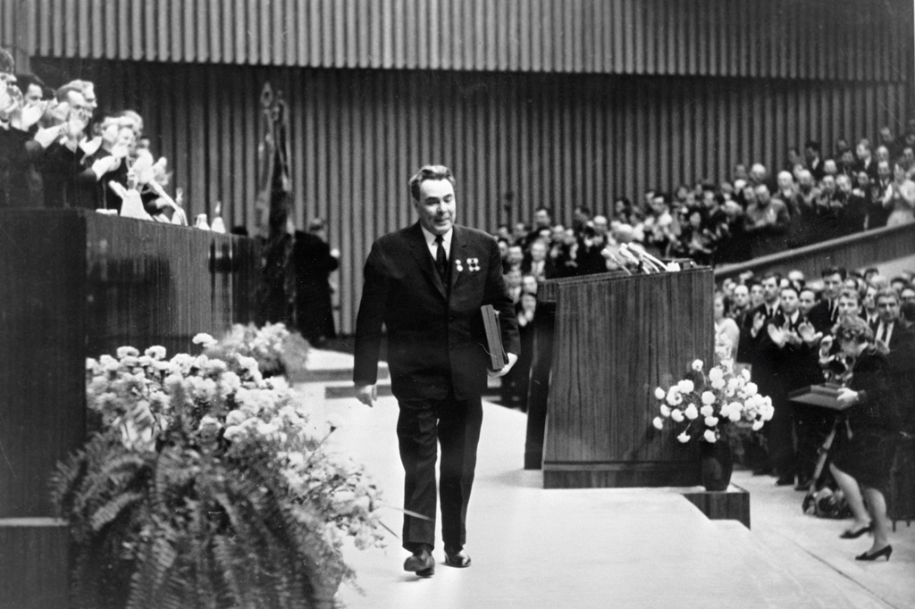 1968年のコムソモール中央委員会総会での演説後、書記長として。この時までに、彼はこのポストを名実ともに最高権威として再確立していた。