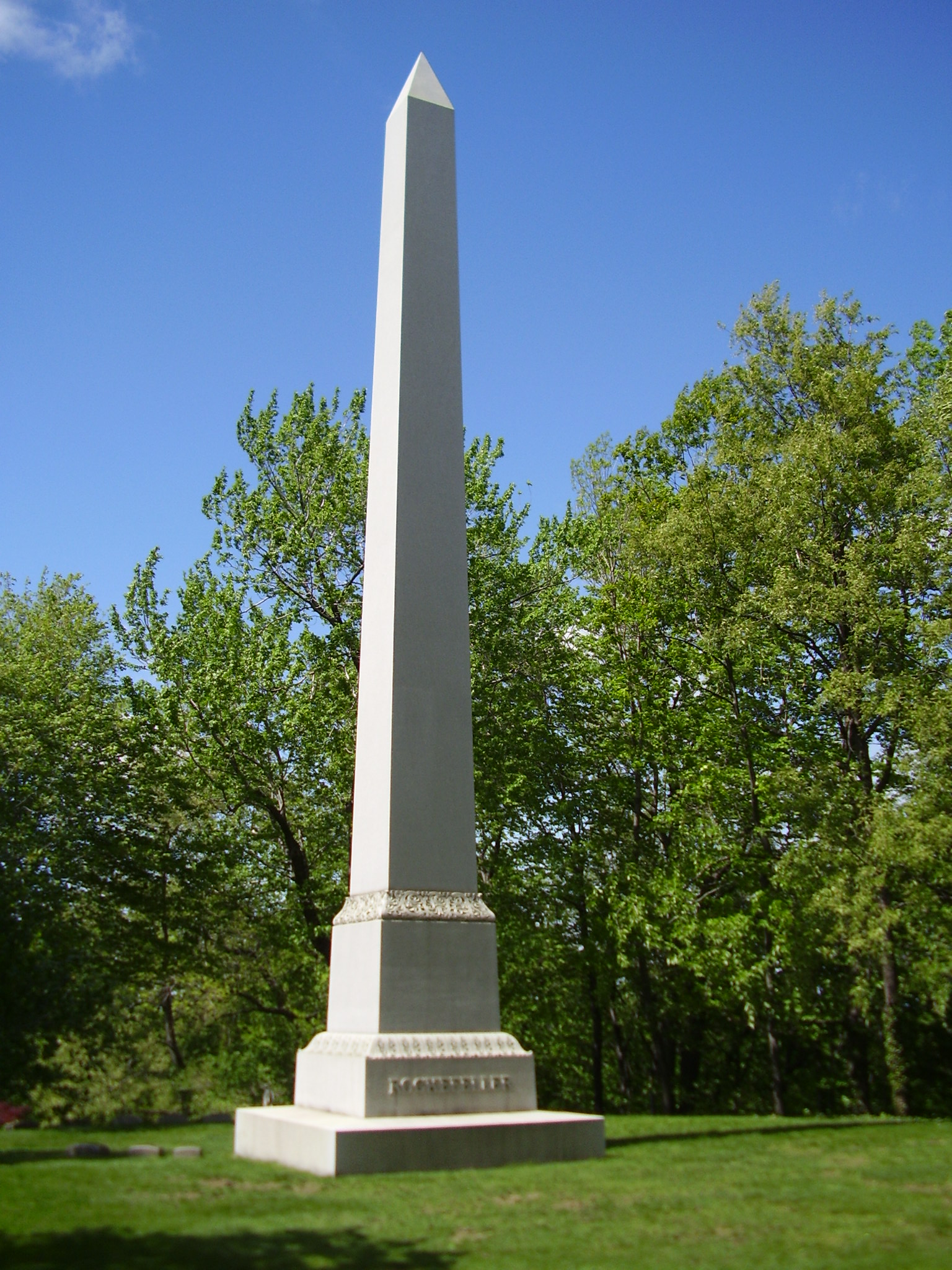 클리블랜드 레이크 뷰 묘지에 있는 록펠러의 묘