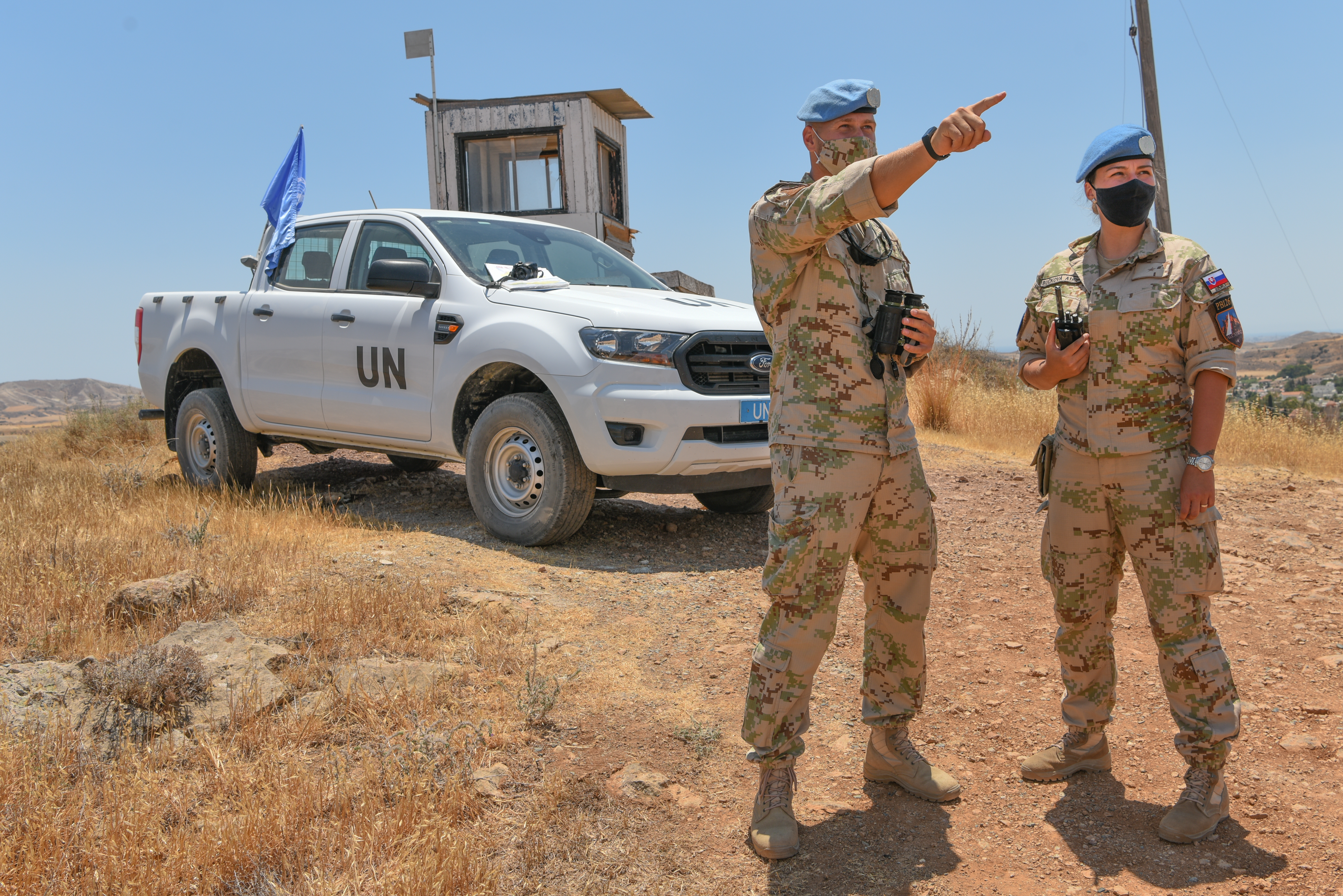 キプロスの緩衝地帯を巡回するUNFICYPのスロバキア人平和維持部隊員。