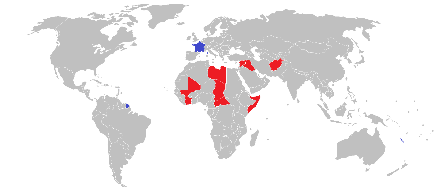 Peta intervensi militer Prancis sejak 2001 (biru menunjukkan Prancis, merah menunjukkan lokasi intervensi): Afganistan; Pantai Gading; Chad; Libya; Somalia; Mali; Republik Afrika Tengah; Suriah; Irak.