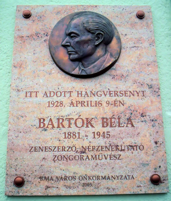 Tấm bia tưởng niệm Béla Bartók ở Baja, Hungary