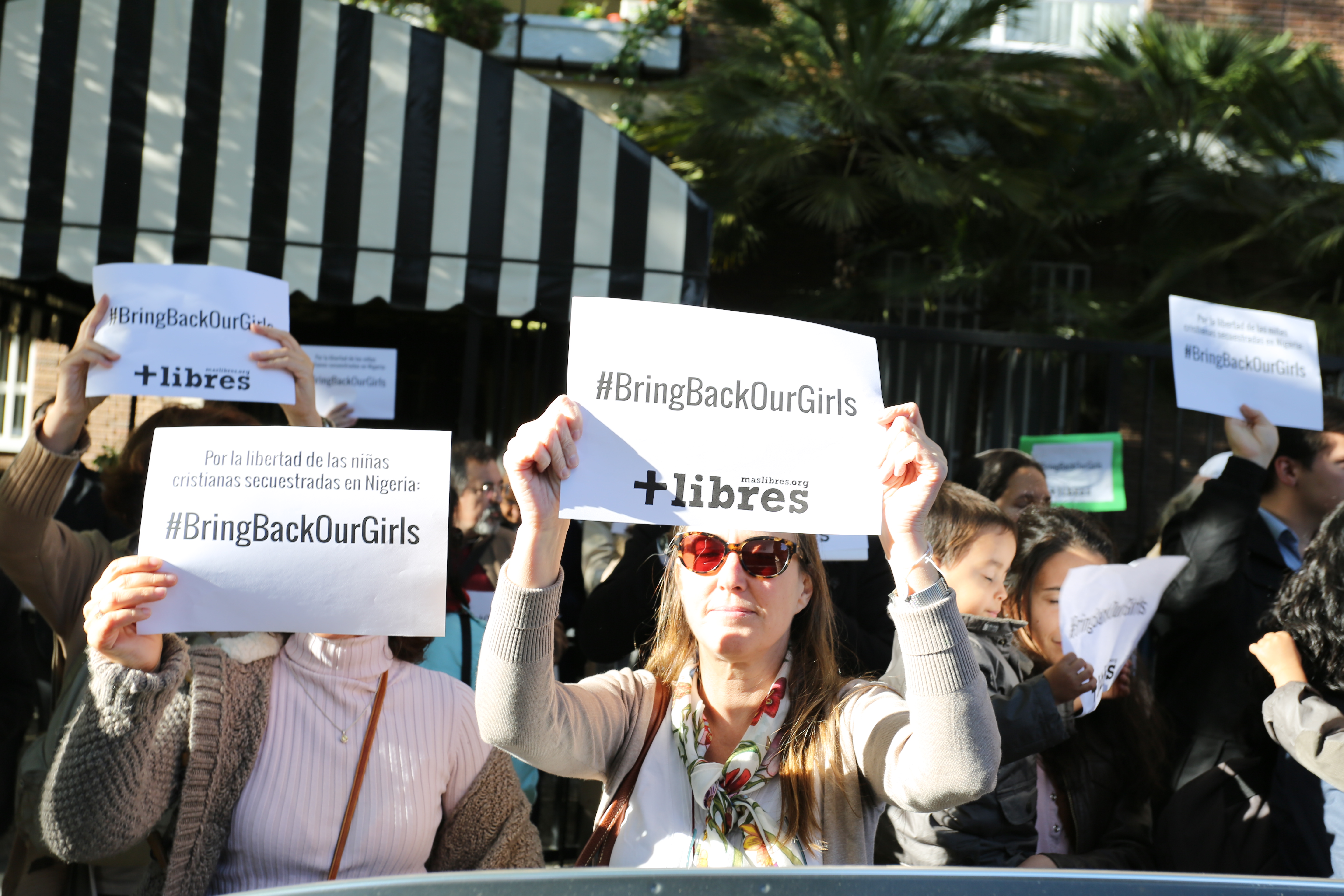 스페인에서 열린 #BringBackOurGirls 시위 사진