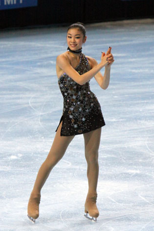 김연아의 2009년 트로피 에릭 봉파르 쇼트 프로그램 '제임스 본드 메들리' 연기