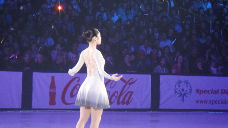 2010년 올댓 스케이트 LA에서 '타이스의 명상곡' 갈라 프로그램을 연기하는 김연아