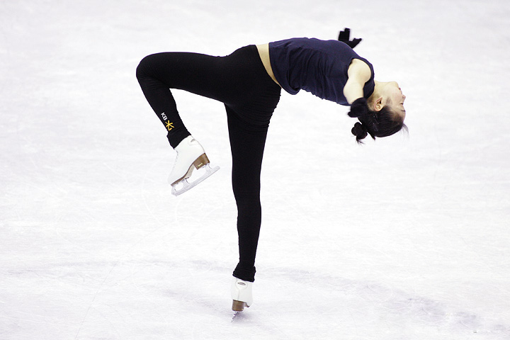 김연아의 벤트-레그 레이오버 카멜 스핀 (2008-2009 그랑프리 파이널 연습 중)