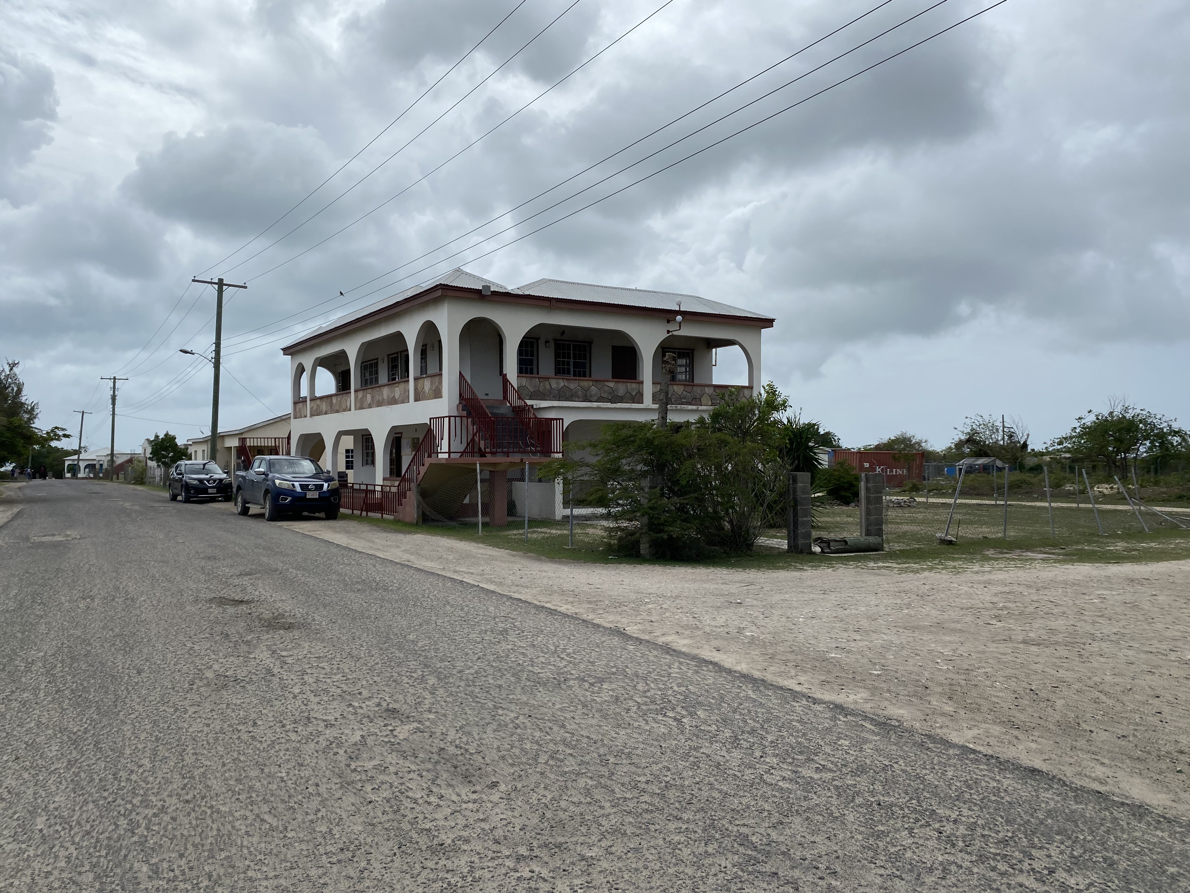 Ibu pejabat Setiausaha Majlis Barbuda di Codrington.