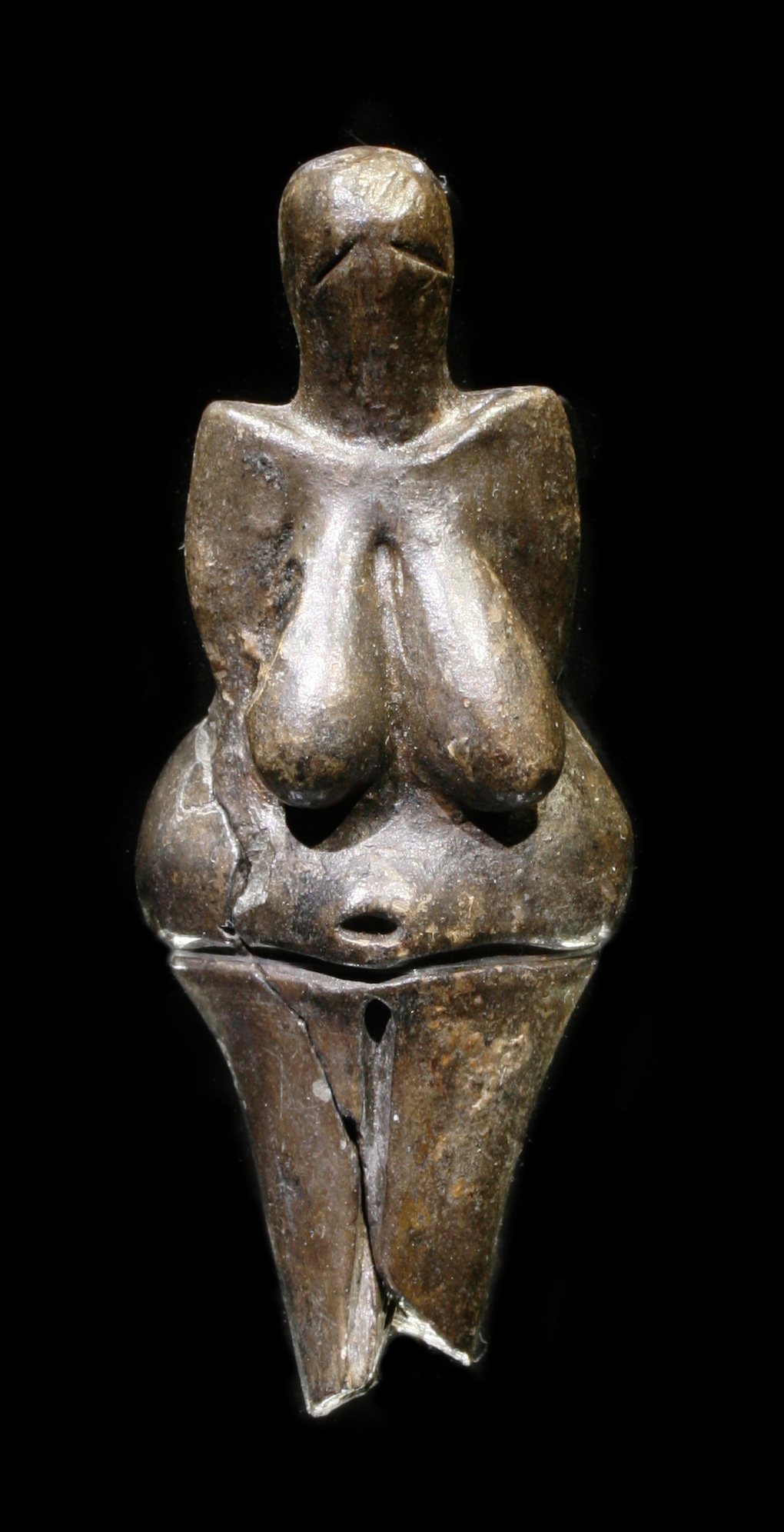 Venus dari Dolní Věstonice, bertarikh 29,000-25,000 SM, ialah arca seramik tertua di dunia.